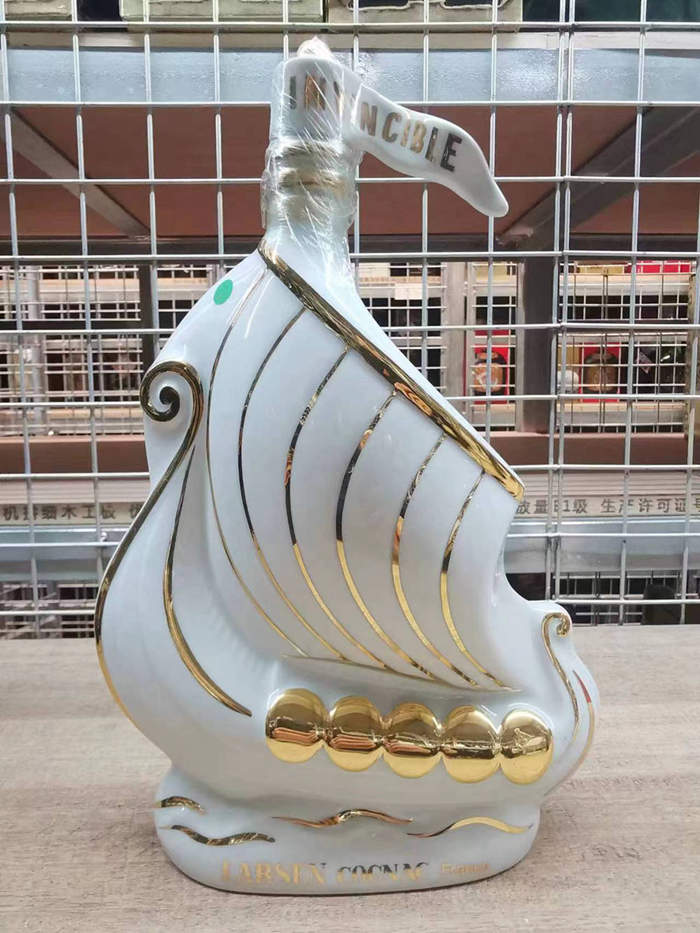 K306]=【无敌帆船】90年代LARSEN 法国拉森帆船造型白瓷干邑白兰地=